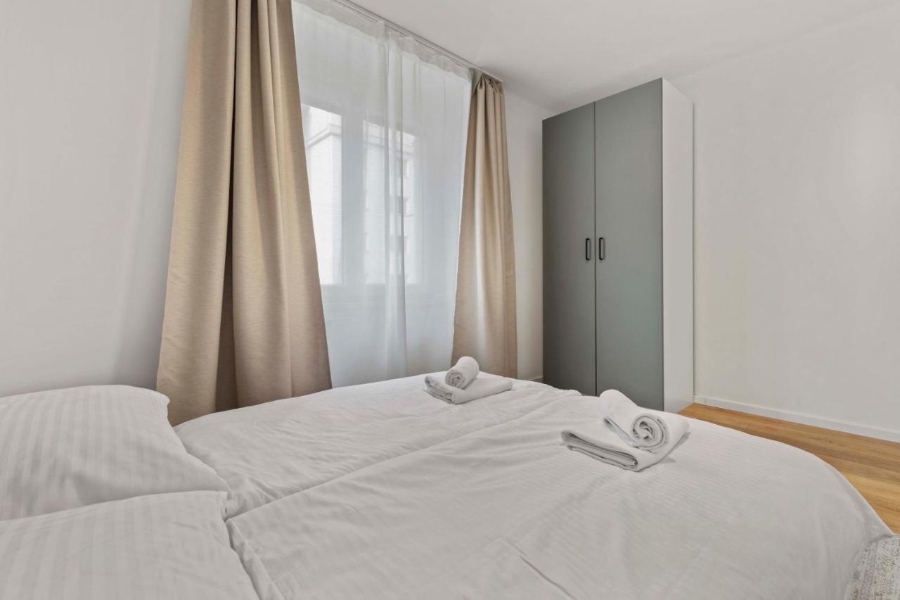 2 Bedroom Apt Steps To Nivy Station Bratislava Exterior photo
