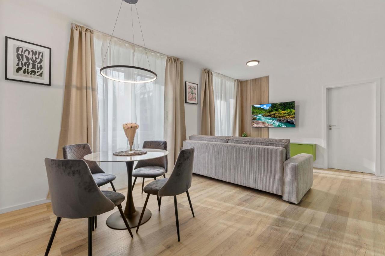2 Bedroom Apt Steps To Nivy Station Bratislava Exterior photo