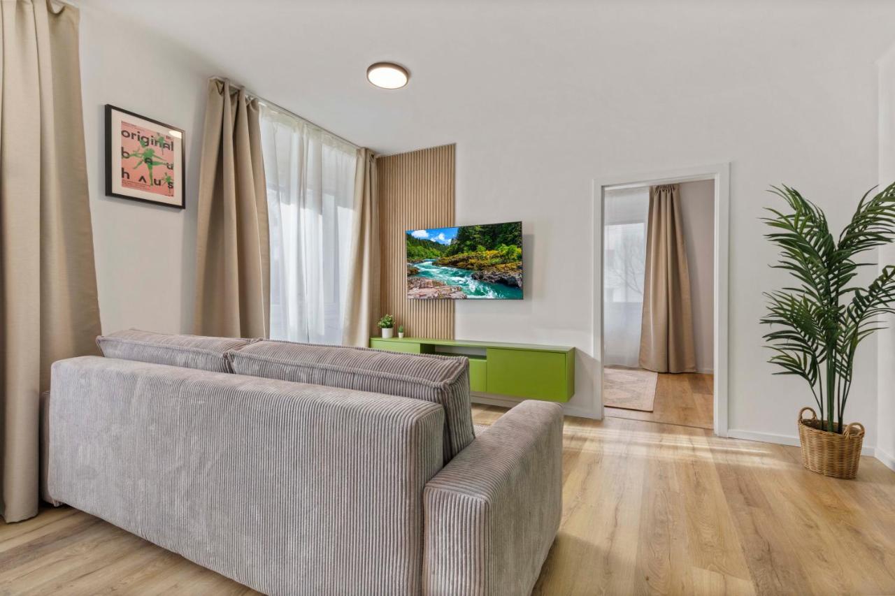 2 Bedroom Apt Steps To Nivy Station Bratislava Exterior photo