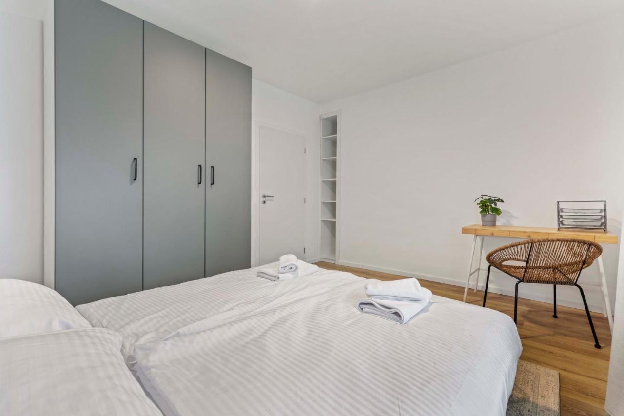 2 Bedroom Apt Steps To Nivy Station Bratislava Exterior photo
